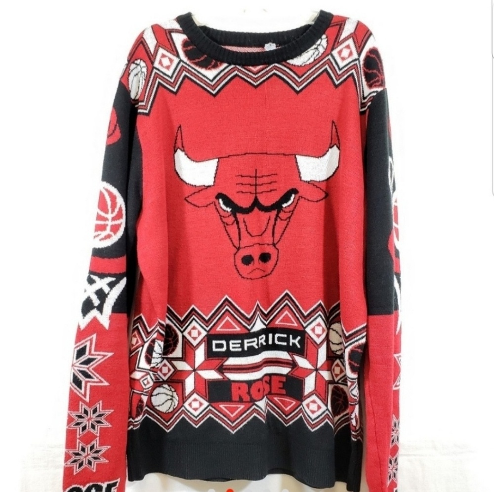 FOREVER COLLECTIBLES CHICAGO BULLS PULLOVER